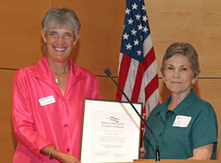 Lisa Pohlmann presents Sandra Wright with her 2011 Environmental Award for her work engaging her members of her community in legislative action.