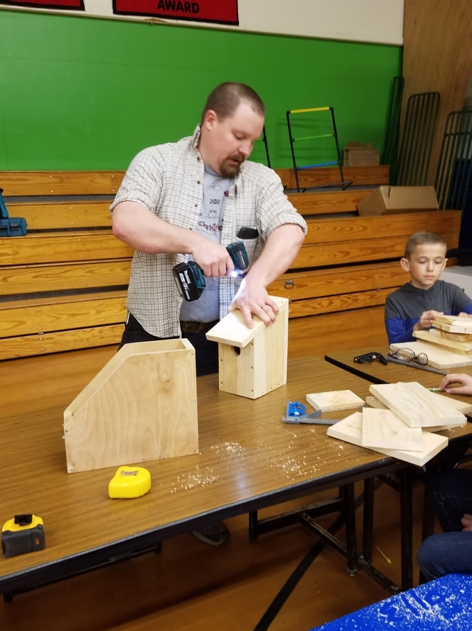 Mr Foss demonstrates how to use a screw gun to attach the roof