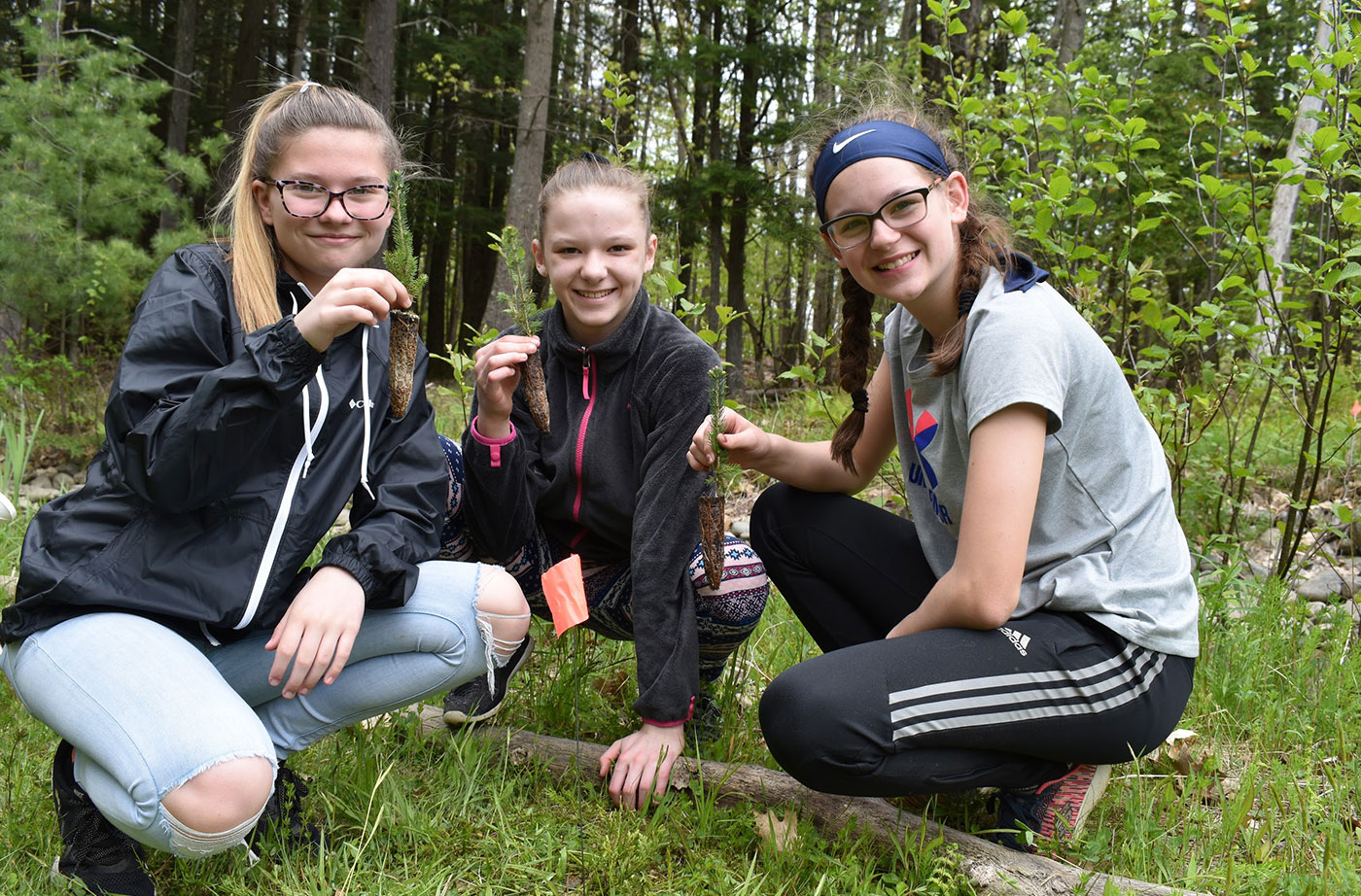 Messalonskee students planting trees