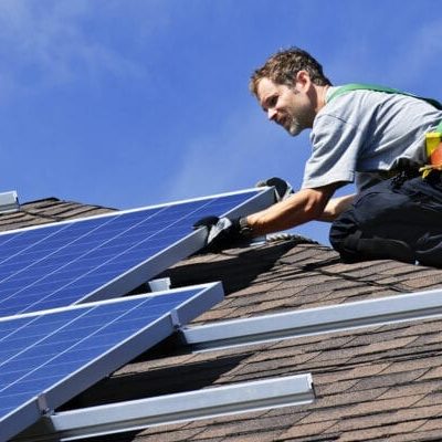 solar-installer-on-roof installing rooftop solar panel